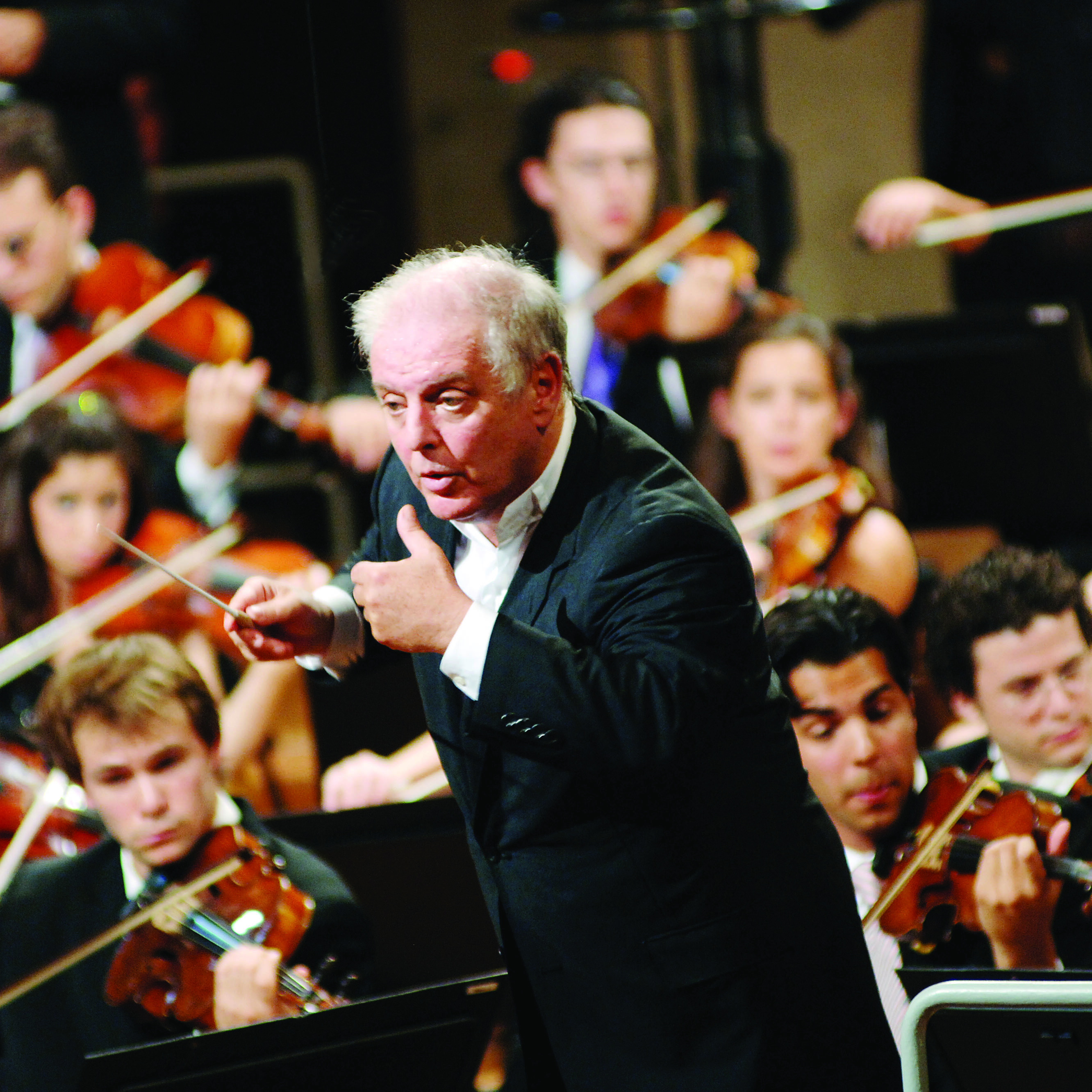 <font style="color:#1294d8;"><b>Daniel Barenboim and the West-Eastern Divan Orchestra</b></font>