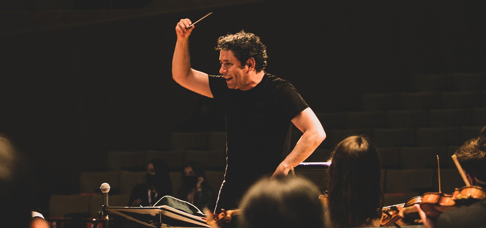 Gustavo Dudamel conducts Encuentros Orchestra