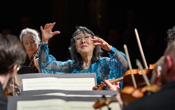 Mahler Chamber Orchestra; Mitsuko Uchida, piano and director