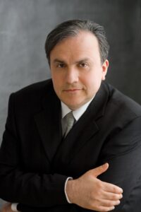 Yefim Bronfman on the Vienna Philharmonic, wearing a black suit and patterned tie.