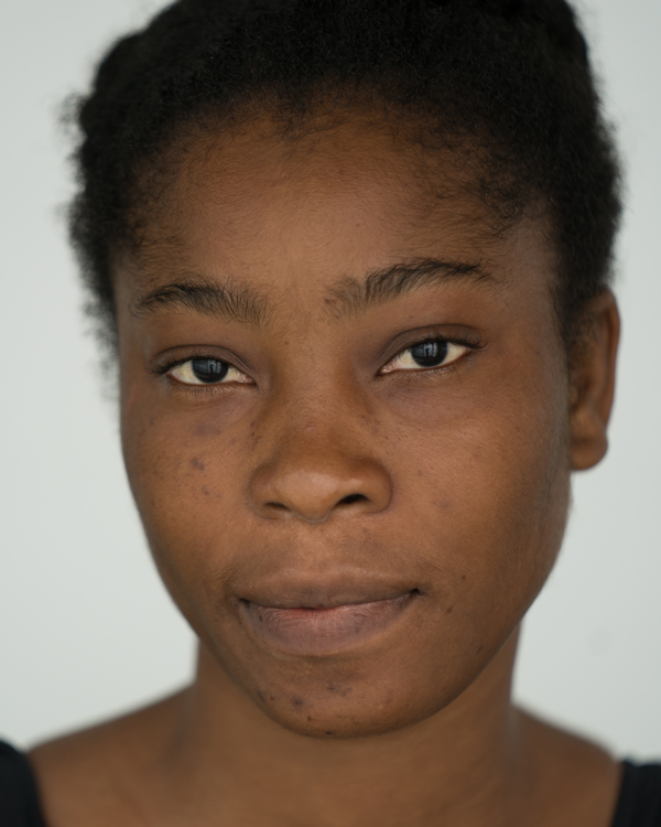 Portrait photo of artist Gueassa Eva Sibi.